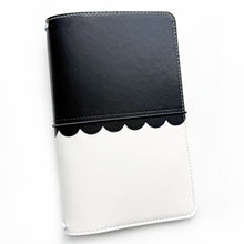 Load image into Gallery viewer, Layle By Mail | Black & Cream Scallop Traveler's Notebook