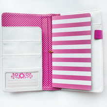 Load image into Gallery viewer, Bubblegum Scallop Traveler's Notebook
