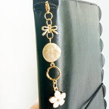 Load image into Gallery viewer, Pearl Floral Charm Set