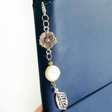 Load image into Gallery viewer, Pearl Leaf Charm Set